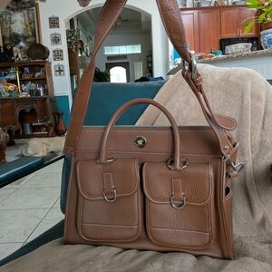 Dooney & Bourke Camal Purse. Excellent Condition